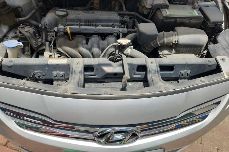 Used Hyundai Verna (older generation) 2014 1.4L Manual Smart GLS Trim Engine Bay