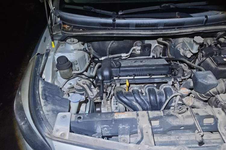 Used Hyundai Verna (older generation) 2014 1.4L Manual Smart GLS Trim Engine Bay Right
