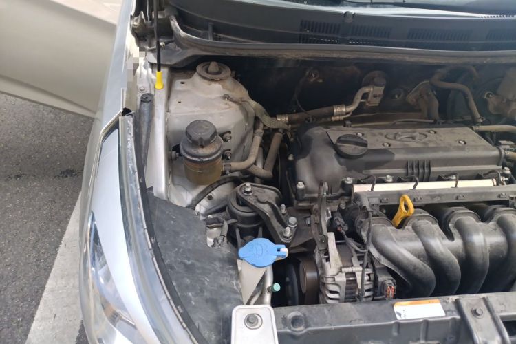 Used Hyundai Verna (older generation) 2014 1.4L Automatic Smart GLS Engine Bay Right
