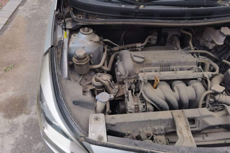 Used Hyundai Verna (older generation) 2014 1.4L Manual Smart GLS Trim Engine Bay Right