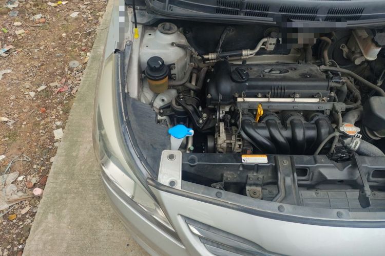 Used Hyundai Verna (older generation) 2014 1.4L Manual Smart GLS Trim Engine Bay Right