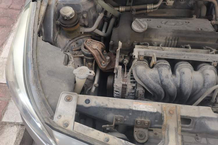 Used Hyundai Verna (older generation) 2014 1.4L Manual Fashion GS Model Engine Bay Right