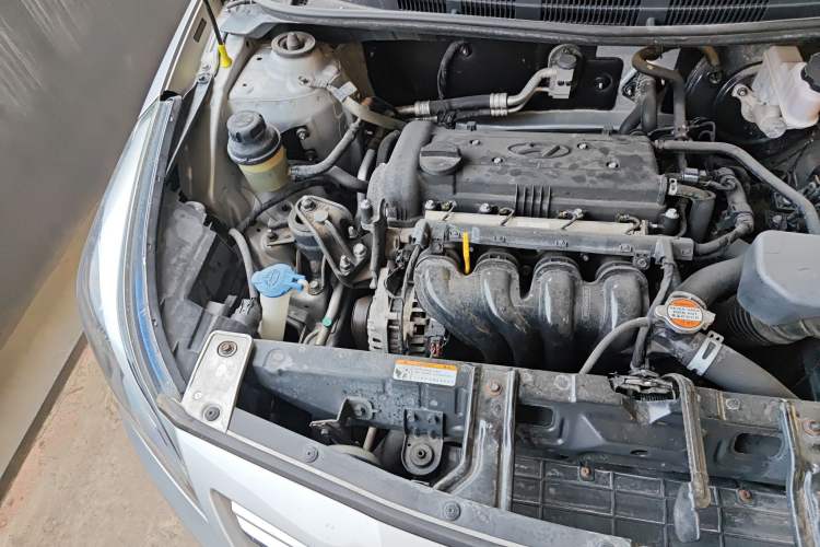Used Hyundai Verna (older generation) 2014 1.4L Manual Top-Tier Model TOP Engine Bay Right