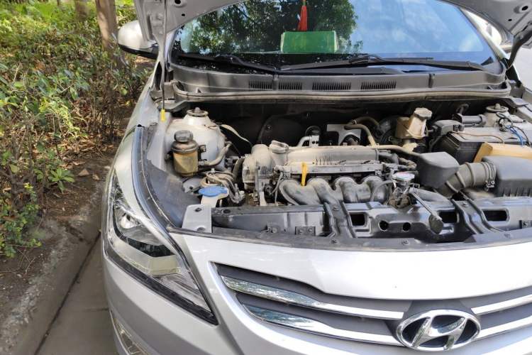 Used Hyundai Verna (older generation) 2014 1.4L Manual Smart GLS Trim Engine Bay Right