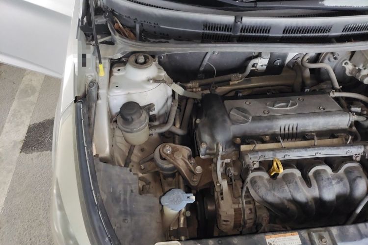 Used Hyundai Verna (older generation) 2014 1.4L Manual Smart GLS Trim Engine Bay Right