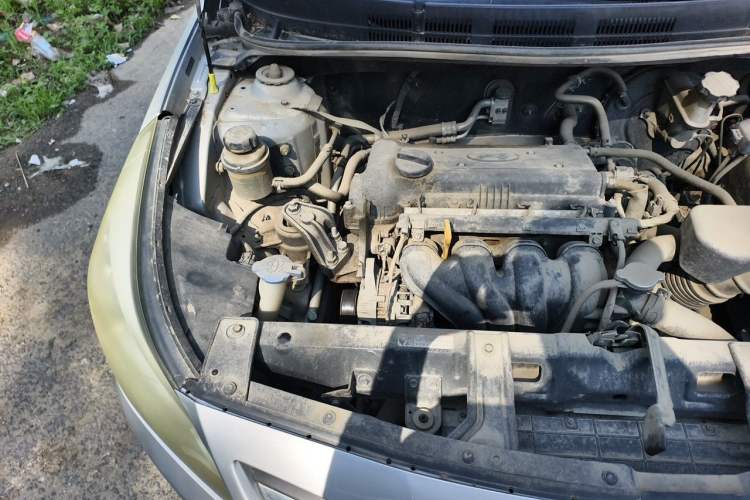 Used Hyundai Verna (older generation) 2014 1.4L Manual Smart GLS Trim Engine Bay Right
