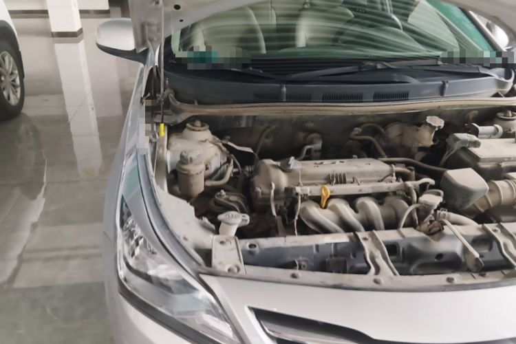 Used Hyundai Verna (older generation) 2014 1.4L Manual Smart GLS Trim Engine Bay Right
