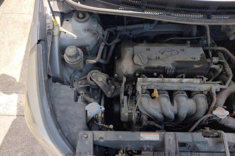 Used Hyundai Verna (older generation) 2014 1.4L Automatic Smart GLS Engine Bay Right