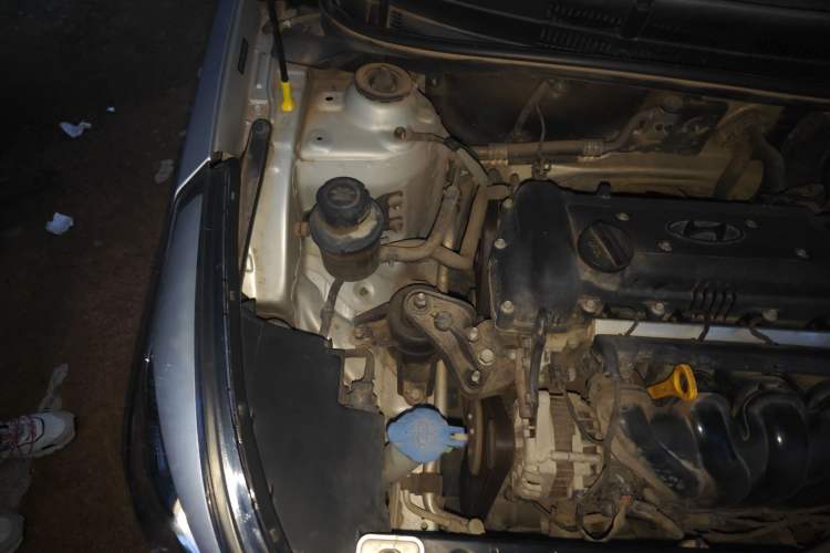 Used Hyundai Verna (older generation) 2014 1.4L Automatic Fashion GS Model Engine Bay Right