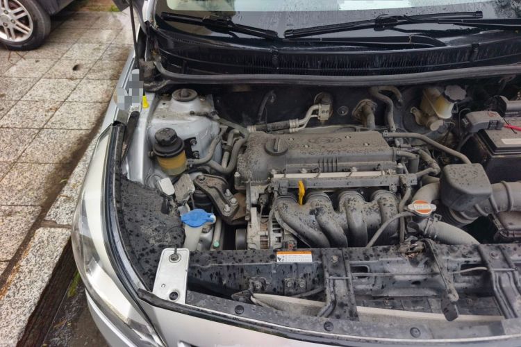 Used Hyundai Verna (older generation) 2014 1.4L Manual Smart GLS Trim Engine Bay Right