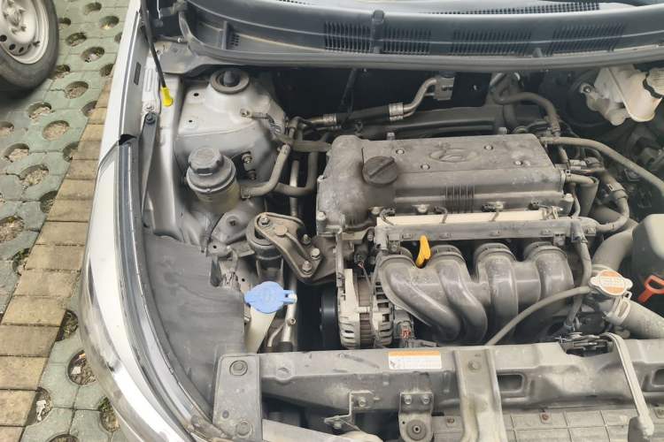 Used Hyundai Verna (older generation) 2014 1.4L Automatic Smart GLS Engine Bay Right