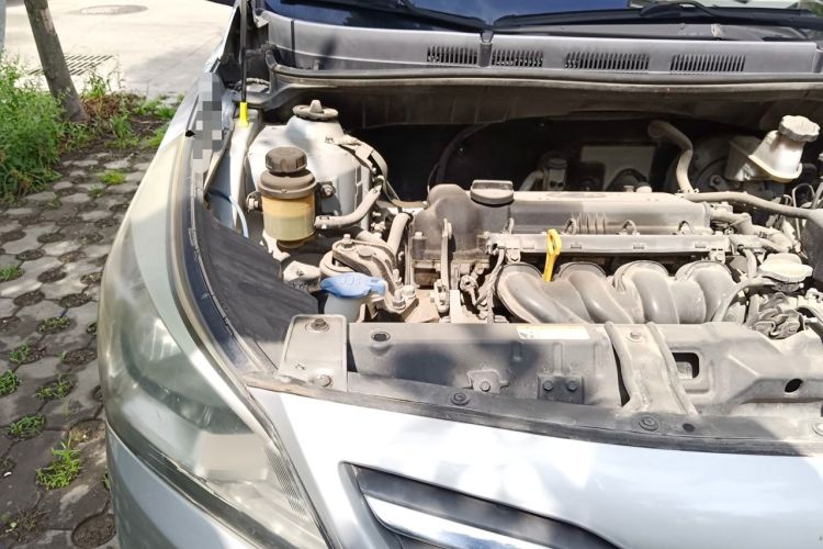 Used Hyundai Verna (older generation) 2014 1.4L Manual Smart GLS Trim Engine Bay Right