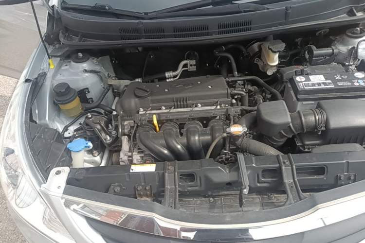 Used Hyundai Verna (older generation) 2014 1.4L Manual Smart GLS Trim Engine Bay Right