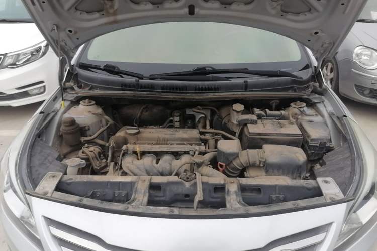 Used Hyundai Verna (older generation) 2014 1.4L Automatic Smart GLS Engine Bay