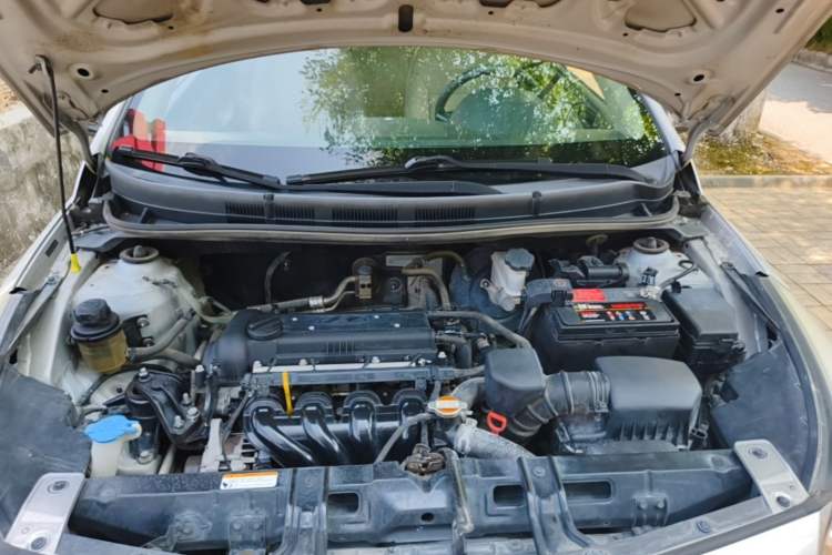 Used Hyundai Verna (older generation) 2014 1.4L Automatic Smart GLS Engine Bay
