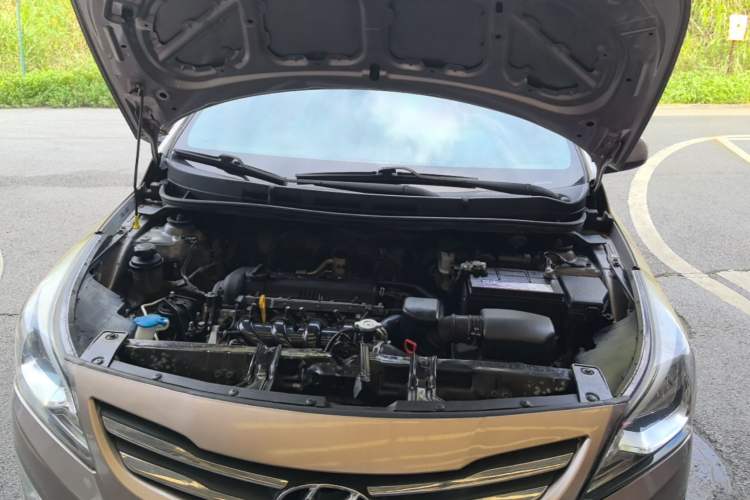 Used Hyundai Verna (older generation) 2014 1.4L Automatic Smart GLS Engine Bay