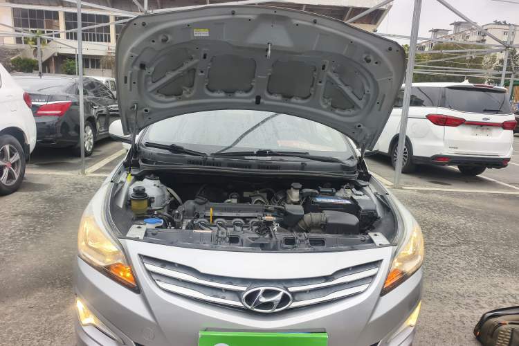 Used Hyundai Verna (older generation) 2014 1.4L Manual Smart GLS Trim Engine Bay