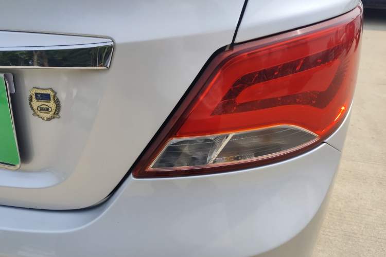 Used Hyundai Verna (older generation) 2014 1.4L Manual Top-Tier Model TOP Exterior 3