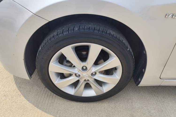 Used Hyundai Verna (older generation) 2014 1.4L Manual Top-Tier Model TOP Exterior 4