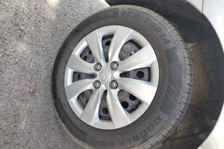 Used Hyundai Verna (older generation) 2014 1.4L Manual Smart GLS Trim Exterior 8