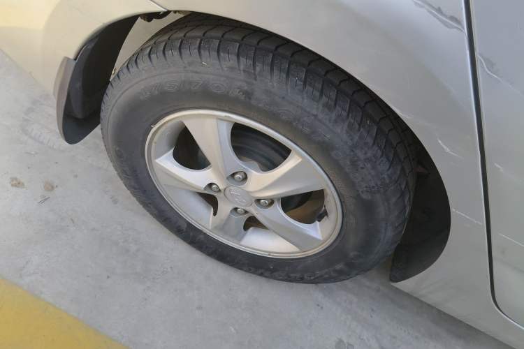 Used Hyundai Verna (older generation) 2014 1.4L Automatic Smart GLS Exterior 8