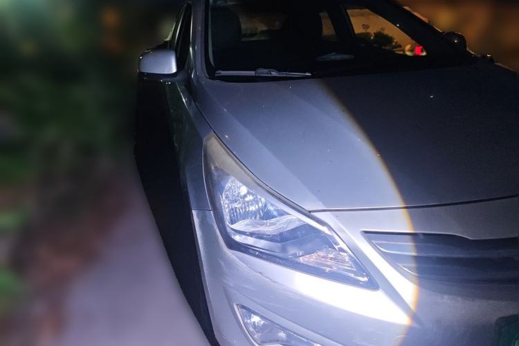 Used Hyundai Verna (older generation) 2014 1.4L Manual Smart GLS Trim Front Right 45 Deg