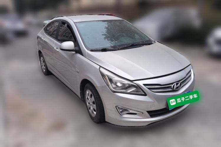 Used Hyundai Verna (older generation) 2014 1.4L Manual Smart GLS Trim Front Right 45 Deg