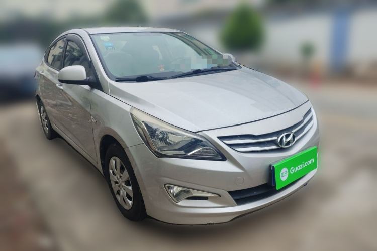 Used Hyundai Verna (older generation) 2014 1.4L Manual Smart GLS Trim Front Right 45 Deg