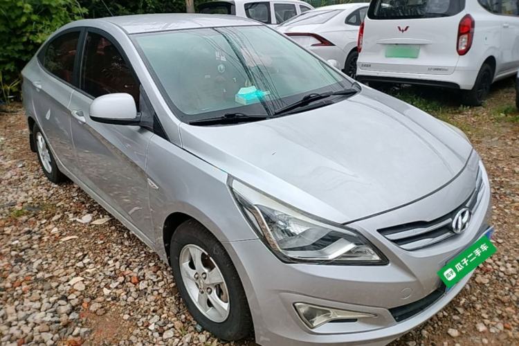 Used Hyundai Verna (older generation) 2014 1.4L Manual Smart GLS Trim Front Right 45 Deg