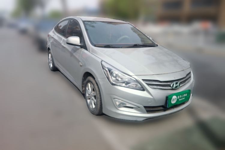 Used Hyundai Verna (older generation) 2014 1.4L Manual Smart GLS Trim Front Right 45 Deg