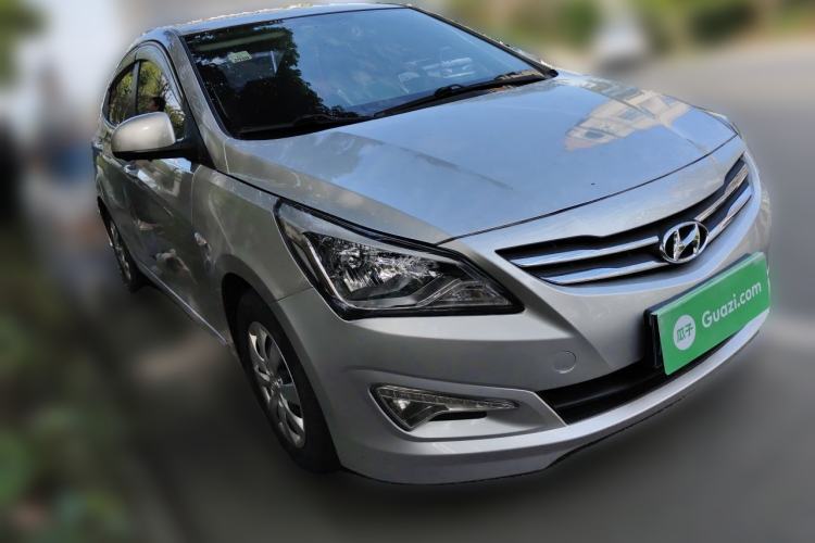 Used Hyundai Verna (older generation) 2014 1.4L Manual Smart GLS Trim Front Right 45 Deg