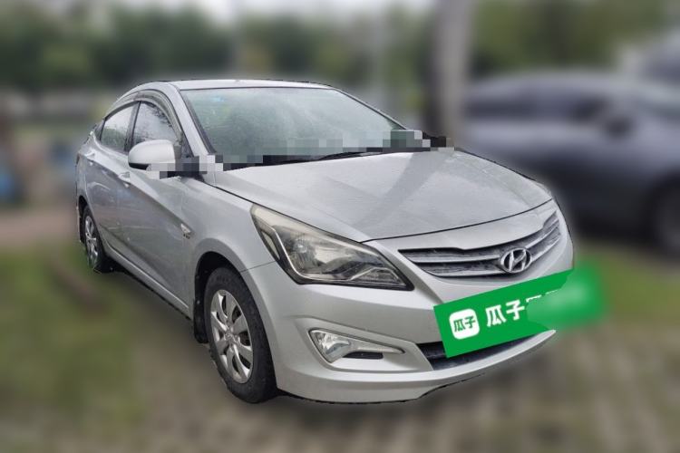 Used Hyundai Verna (older generation) 2014 1.4L Manual Smart GLS Trim Front Right 45 Deg