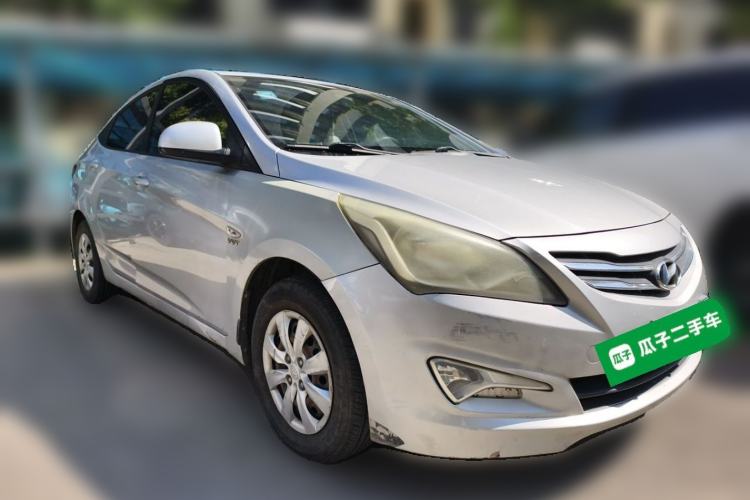Used Hyundai Verna (older generation) 2014 1.4L Manual Smart GLS Trim Front Right 45 Deg