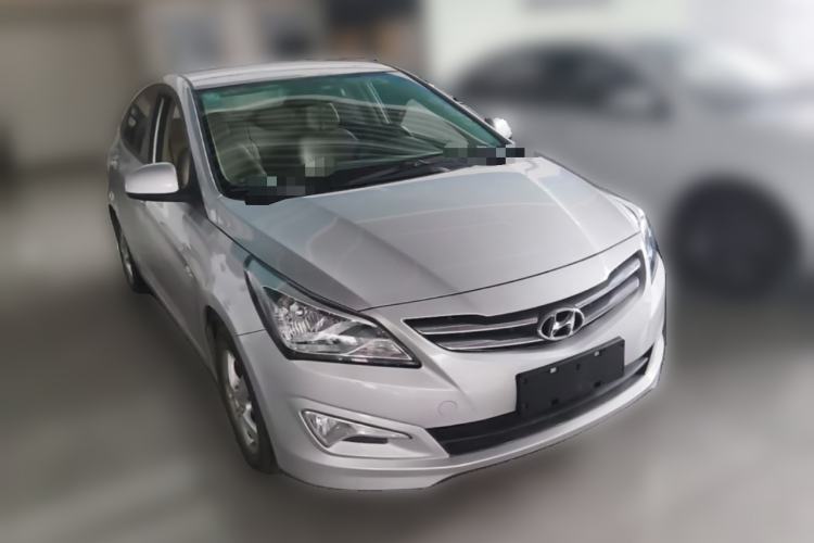 Used Hyundai Verna (older generation) 2014 1.4L Manual Smart GLS Trim Front Right 45 Deg