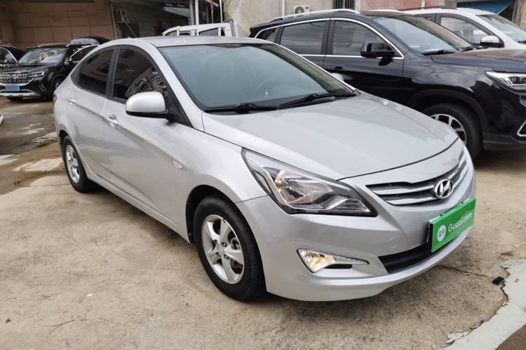 Used Hyundai Verna (older generation) 2014 1.4L Automatic Smart GLS Front Right 45 Deg