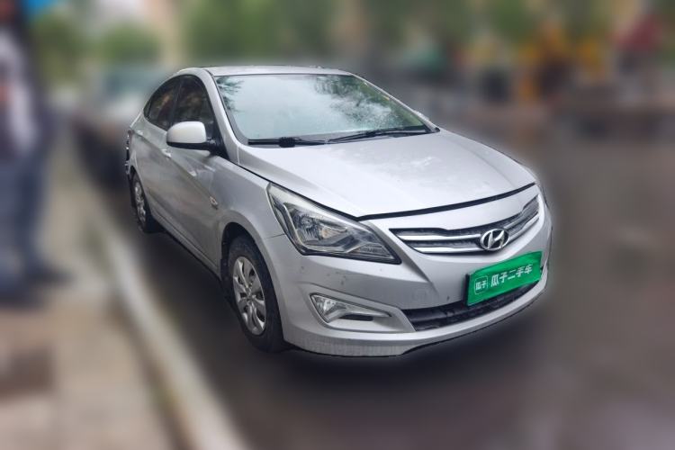 Used Hyundai Verna (older generation) 2014 1.4L Manual Smart GLS Trim Front Right 45 Deg
