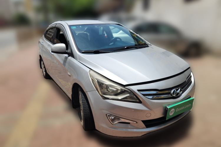 Used Hyundai Verna (older generation) 2014 1.4L Manual Smart GLS Trim Front Right 45 Deg