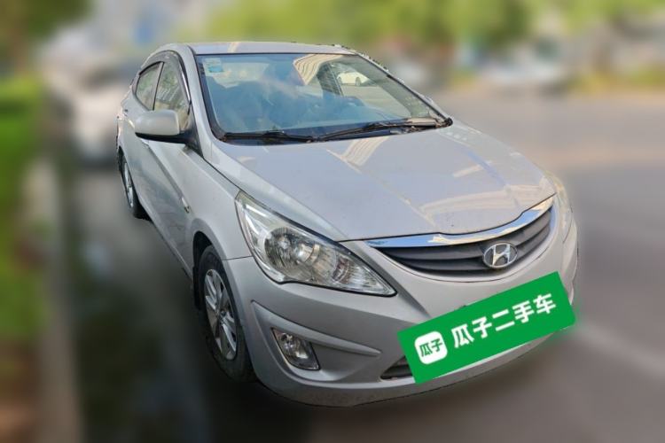 Used Hyundai Verna (older generation) 2014 1.4L Manual Smart GLS Trim Front Right 45 Deg