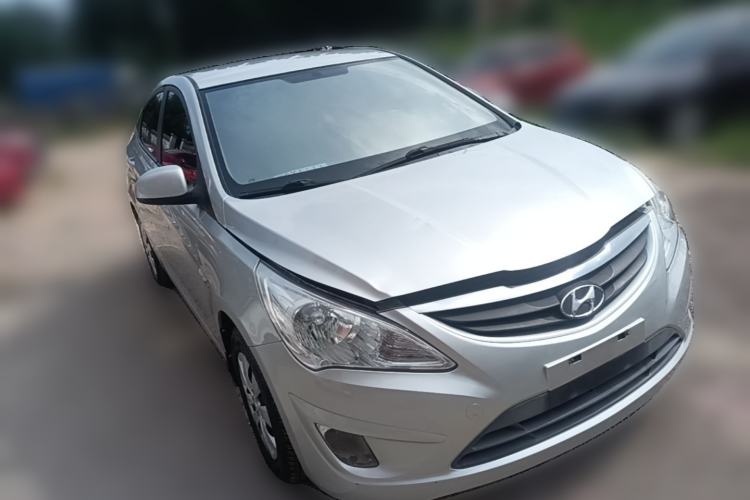 Used Hyundai Verna (older generation) 2014 1.4L Manual Smart GLS Trim Front Right 45 Deg