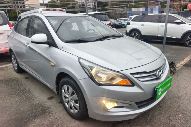 Used Hyundai Verna (older generation) 2014 1.4L Manual Smart GLS Trim Front Right 45 Deg