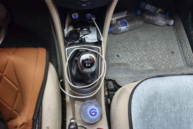Used Hyundai Verna (older generation) 2014 1.4L Manual Smart GLS Trim Gear Lever