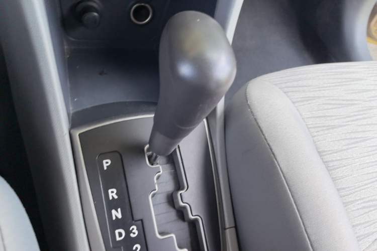 Used Hyundai Verna (older generation) 2014 1.4L Automatic Smart GLS Gear Lever