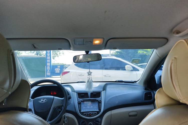 Used Hyundai Verna (older generation) 2014 1.4L Manual Smart GLS Trim Headliner