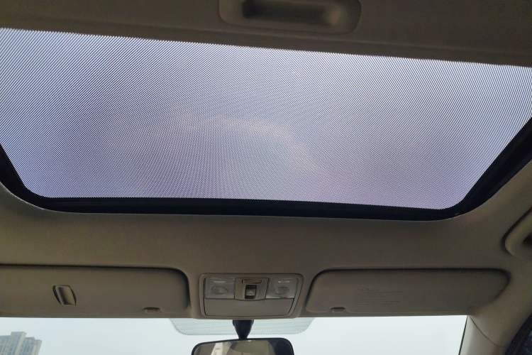Used Hyundai Verna (older generation) 2014 1.4L Manual Top-Tier Model TOP Headliner