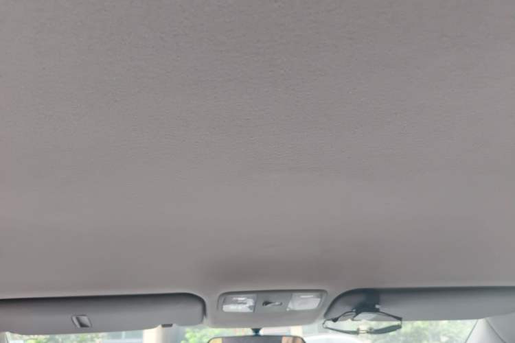 Used Hyundai Verna (older generation) 2014 1.4L Automatic Smart GLS Headliner