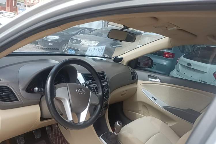 Used Hyundai Verna (older generation) 2014 1.4L Manual Smart GLS Trim Headliner