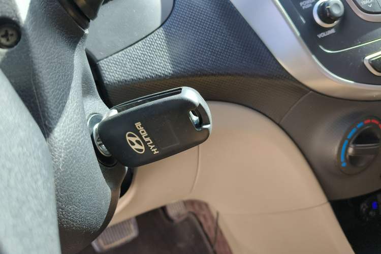 Used Hyundai Verna (older generation) 2014 1.4L Automatic Smart GLS Interior 1