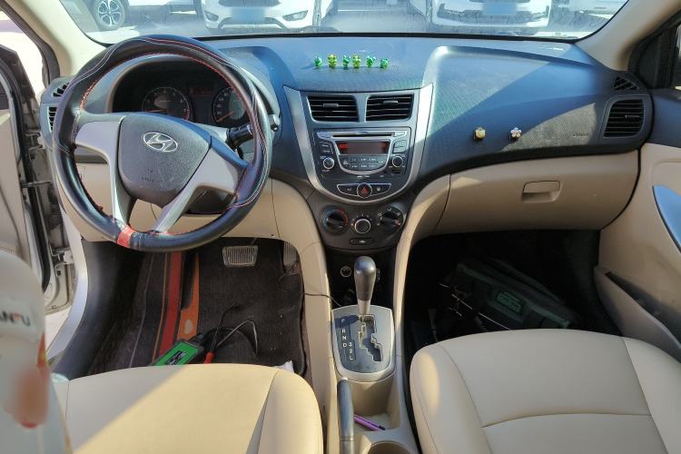 Used Hyundai Verna (older generation) 2014 1.4L Automatic Smart GLS Interior 2