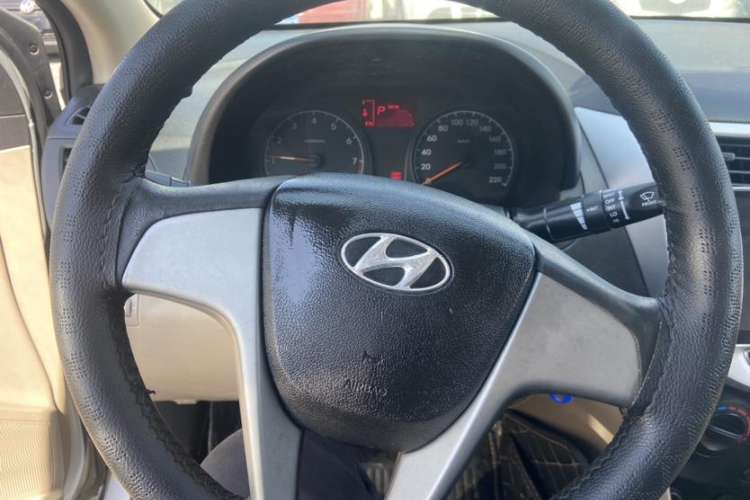 Used Hyundai Verna (older generation) 2014 1.4L Automatic Smart GLS Interior 2