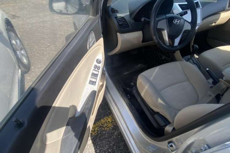Used Hyundai Verna (older generation) 2014 1.4L Automatic Smart GLS Interior 3